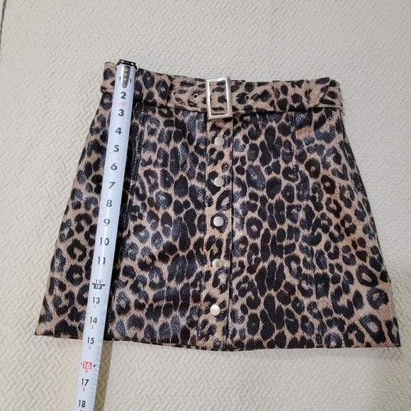 Know One Cares Leopard Print Mini Skirt Size Small - Picture 11 of 17